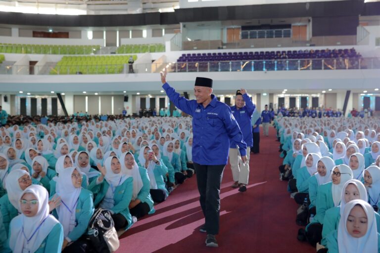 Meriahnya Expo UKM 2025, Rektor UMS Dorong Maba Berprestasi hingga Kancah Dunia