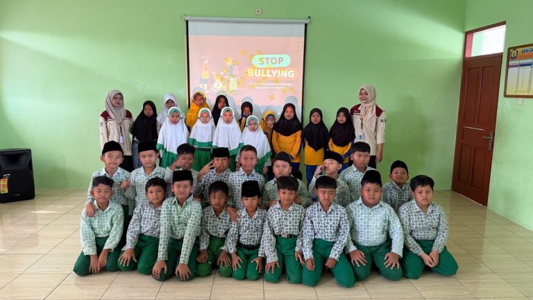 Mahasiswa KKN-DIK UMS Gelar Sosialisasi Anti Bullying di SD Muhammadiyah Botok, Siswa Menulis Pengalaman di “Pohon Ungkapan”