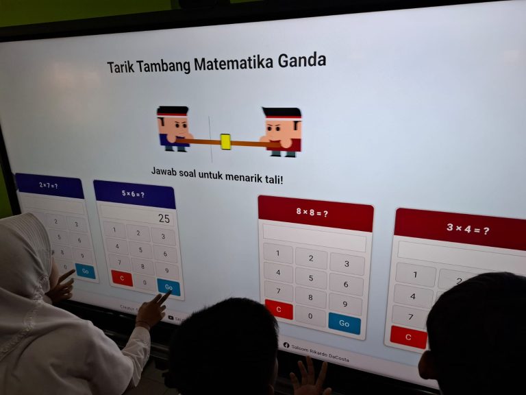 Serunya Belajar Perkalian! Siswa Kelas 4B Semangat Bertanding dalam Game Matematika