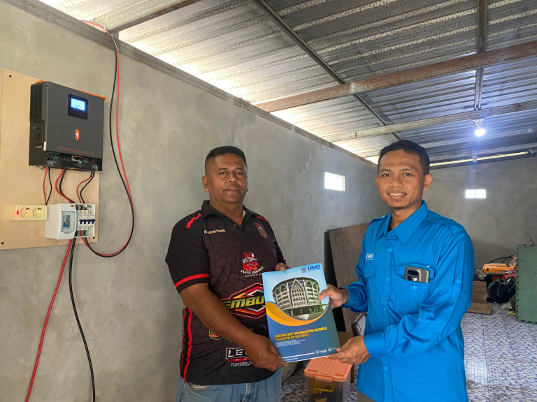 Dukung Efisiensi Energi, Tim PDB UMS Serahkan Bantuan Solar Cell ke Objek Wisata Gentong Kencono